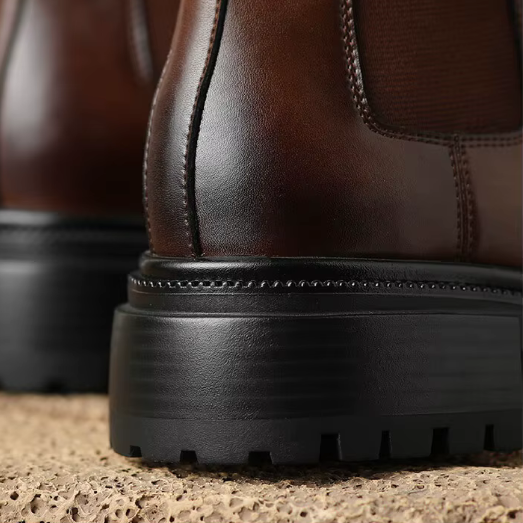 Bottines en cuir avec élastique à semelle crantée – ALMÉA