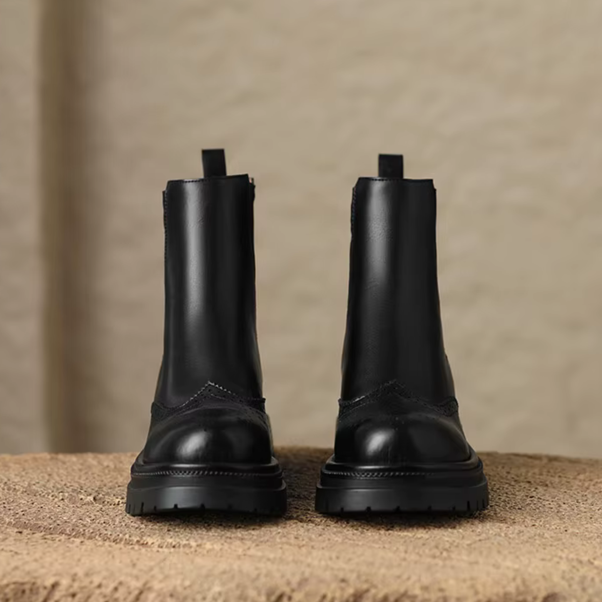 Bottines en cuir avec élastique à semelle crantée – ALMÉA