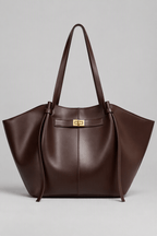 Sac à main marron foncé
femme cuir vegan grande
capacité vue de face Eglaria