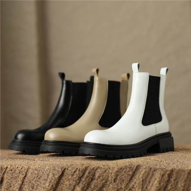 Bottines en cuir avec élastique à talon plat semelle crantée – SOLÉA