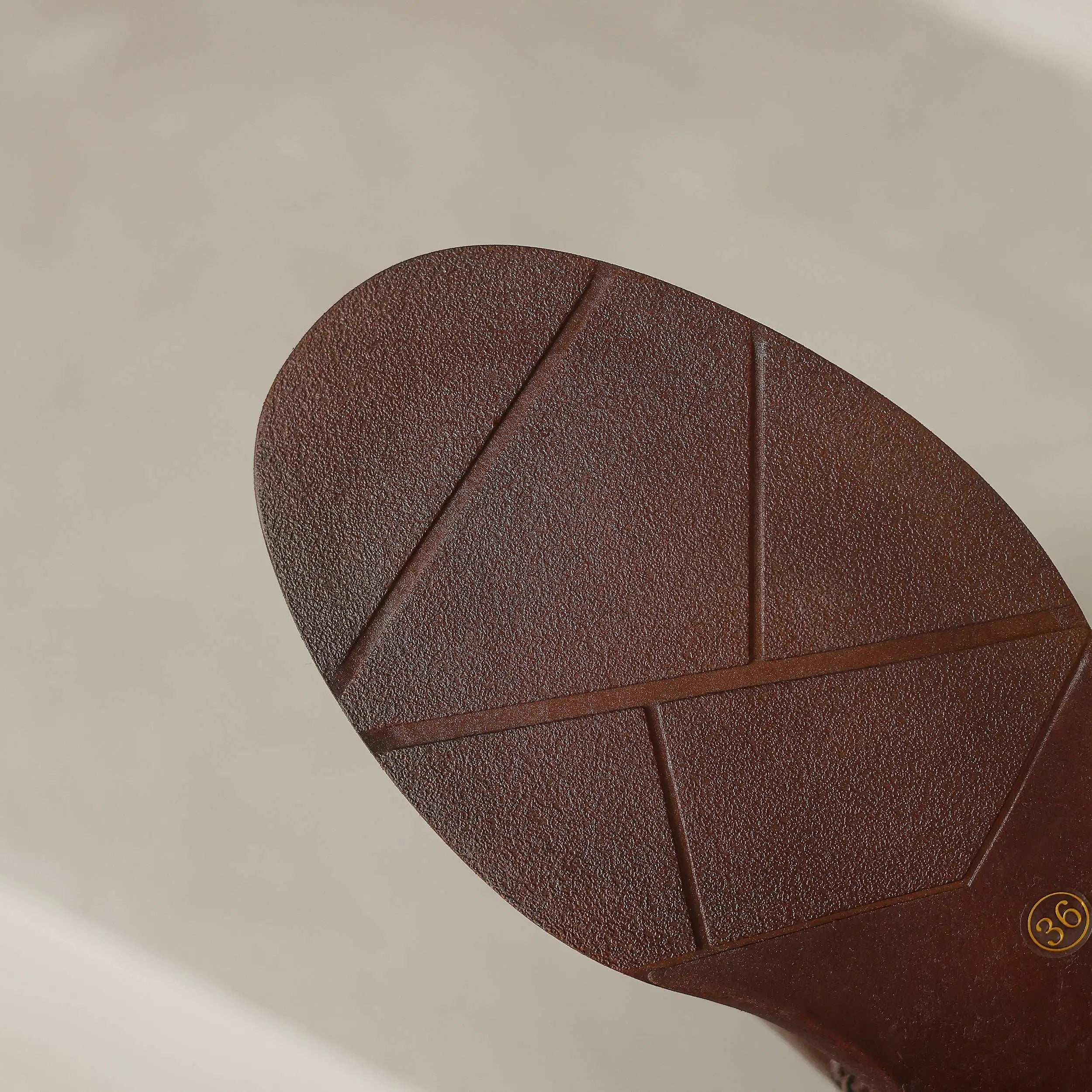 Bottes hautes en cuir à talon plat – ANASTÉRIA