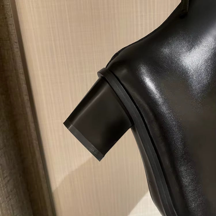 Bottines en cuir noir à talon bout pointu – SOLÉANE