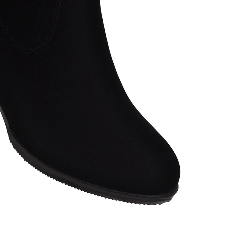 Bottes hautes en daim à talon rond – DAHLÉNA