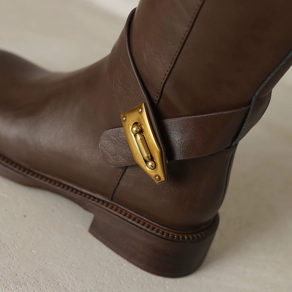 Bottes hautes en cuir à talon plat – ANASTÉRIA