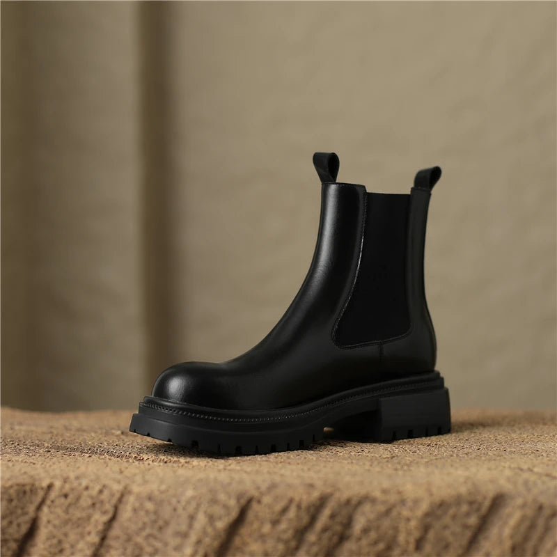 Bottines en cuir avec élastique à talon plat semelle crantée – SOLÉA