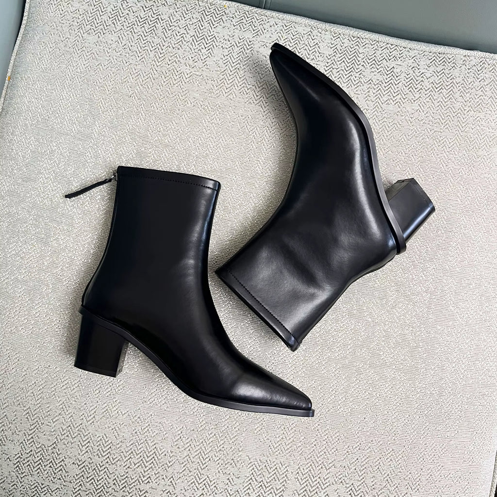 Bottines en cuir noir à talon bout pointu – SOLÉANE