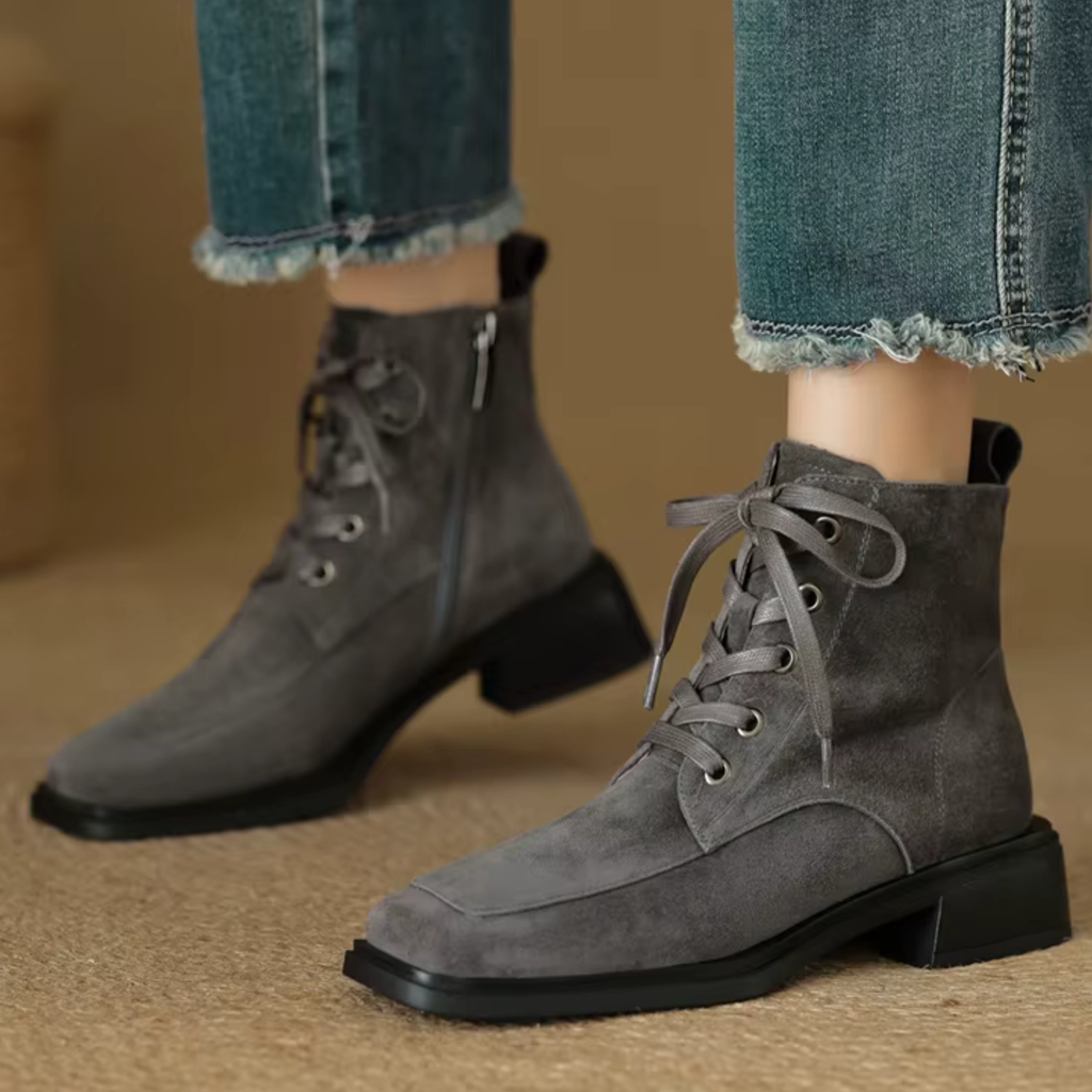 Bottines à lacet en daim talon carré – DANÉLIA