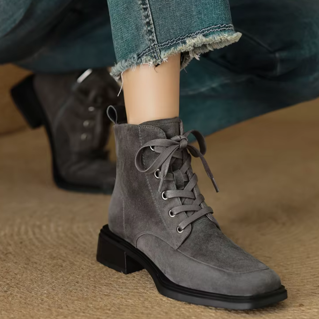 Bottines à lacet en daim talon carré – DANÉLIA