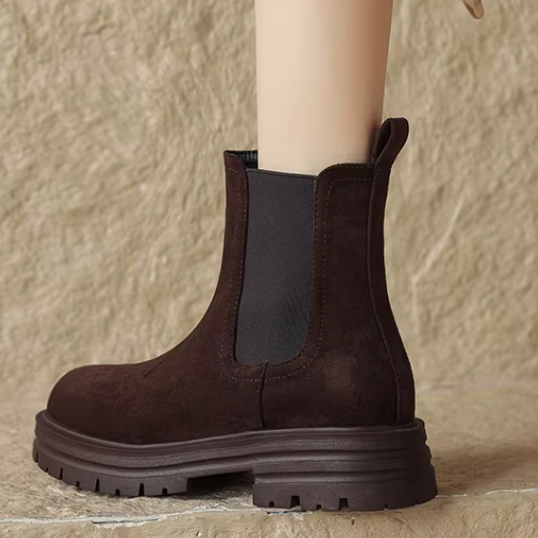 Bottines en cuir avec élastique a semelle crantée  – ADÉLINA