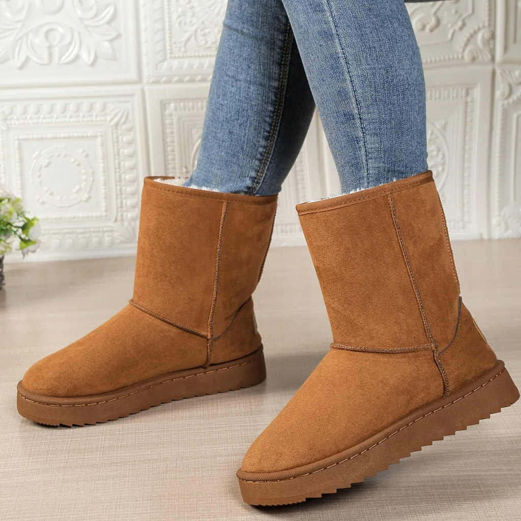 Bottines fourrées en daim vegan à talon plat bout rond – VÉLORA