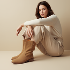 Bottes beiges - femme assise