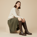 Bottes marron - femme assise