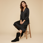 Bottes noires - femme assise