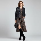 Bottes noires - Pose casual fond gris clair