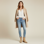 Bottines beige - femme debout