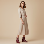 Bottines bordeaux - femme debout