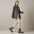 Bottines marron - femme en mouvement