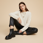 Bottines noires - femme assise