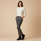 Bottines noires - femme debout