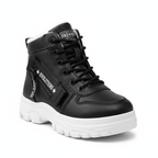 Bottines noires fond blanc