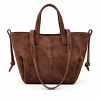 Cabas marron avec bandoulière sur fond blanc
