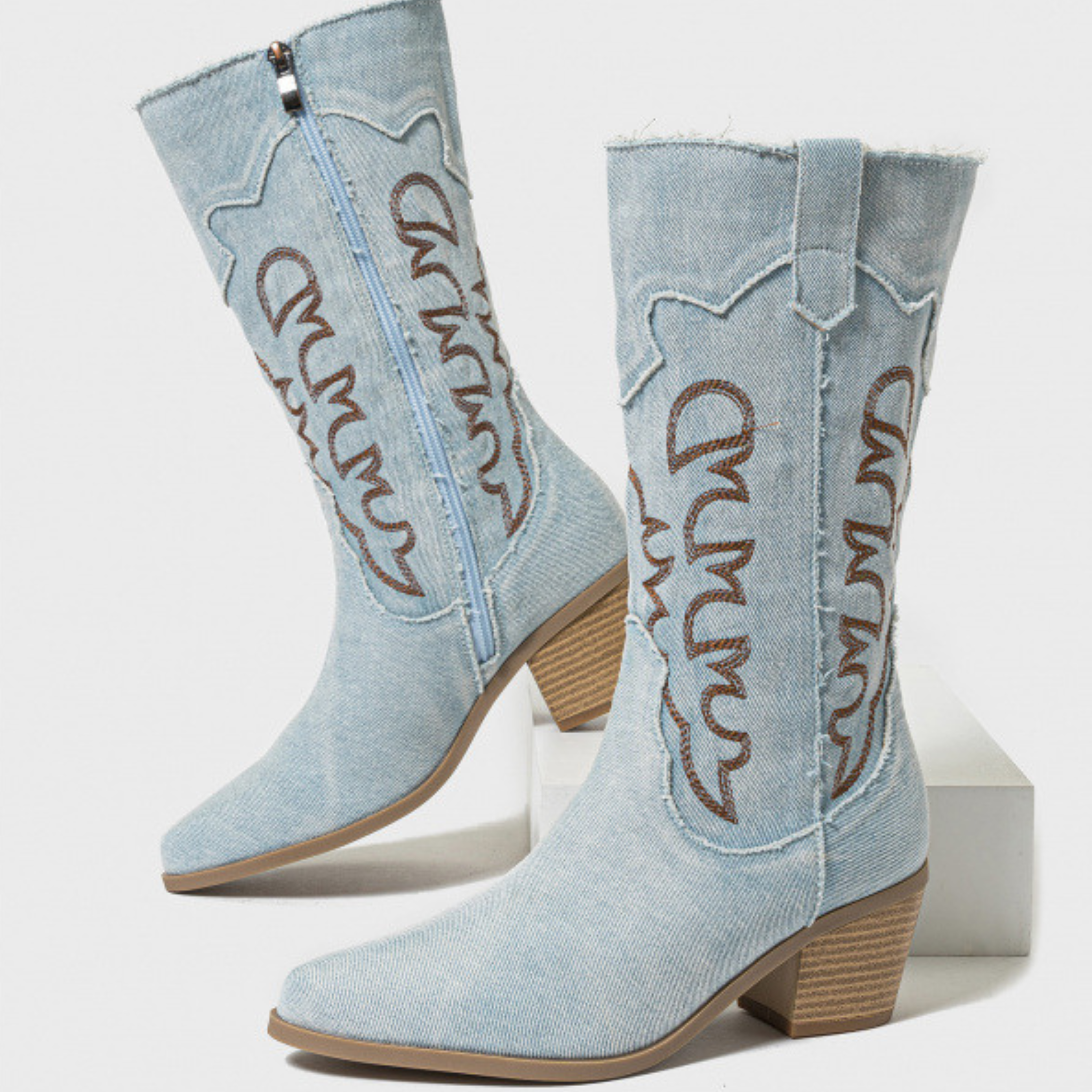 Santiags mi mollet en denim brodé à talon – LYNE