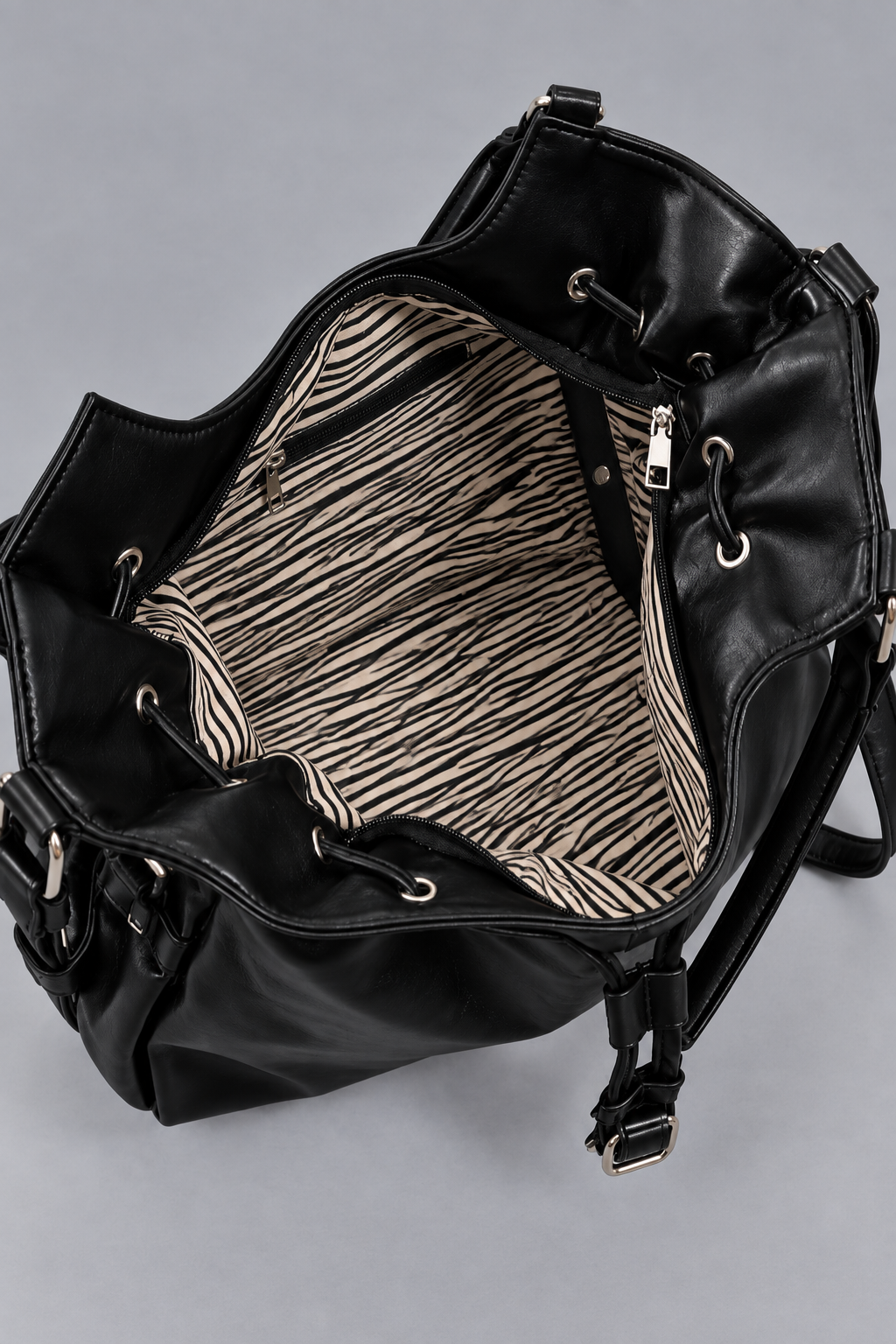 Intérieur du sac vide, tablette retirée