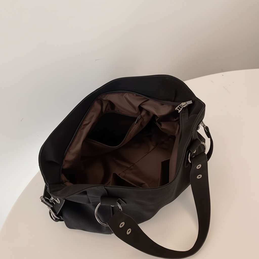 Intérieur sac noir - fond blanc