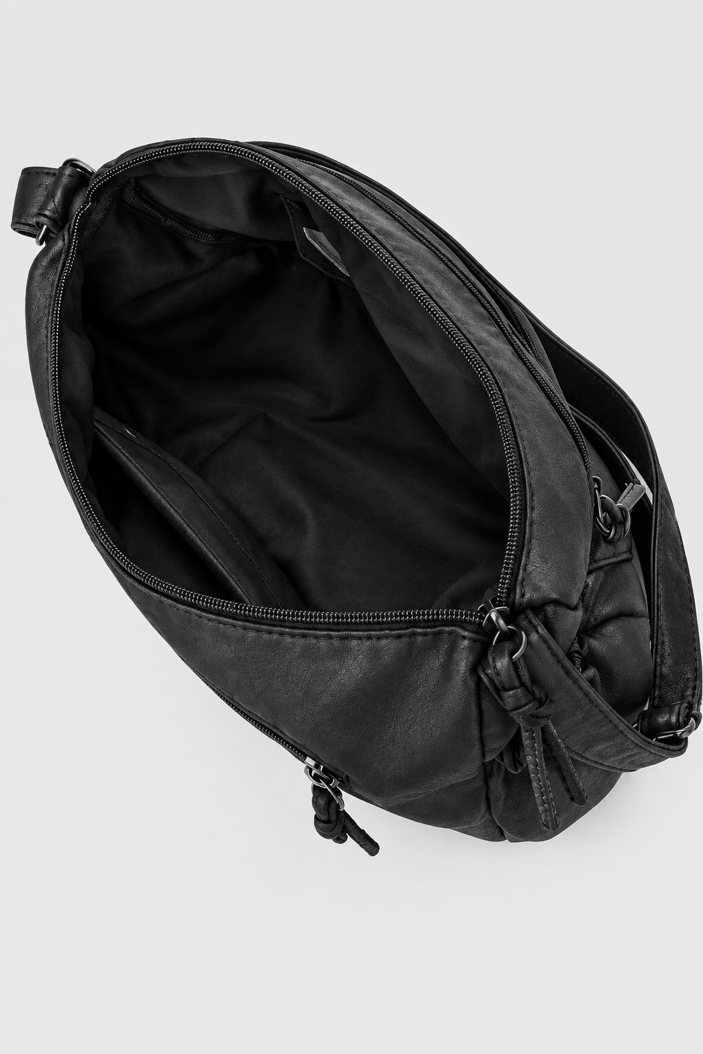 Intérieur vide du sac noir