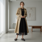 Look robe noire trench beige