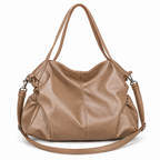 Sac beige camel sur fond blanc