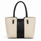 Sac beige et noir sur fond blanc