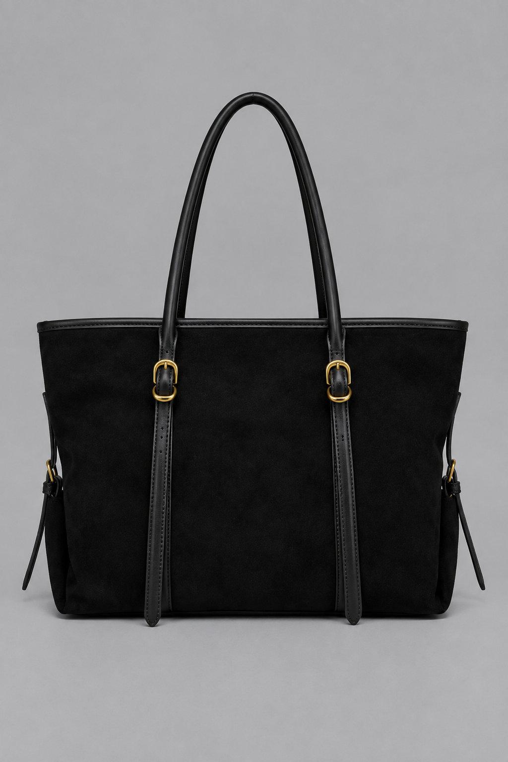 Sac noir seul de face sur fond gris