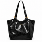 Sac noir sur fond blanc