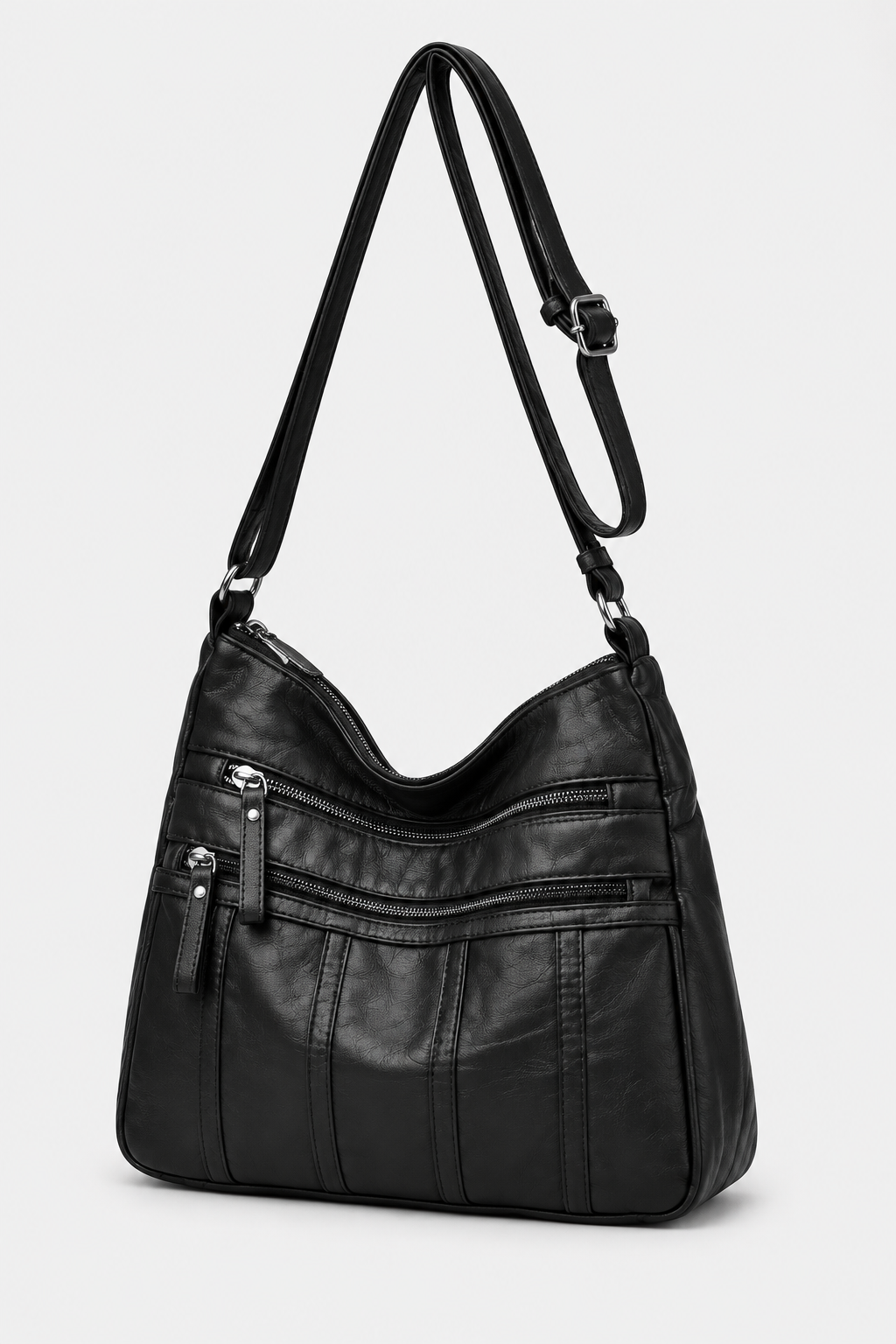 Sac noir vu de côté sur fond gris clair